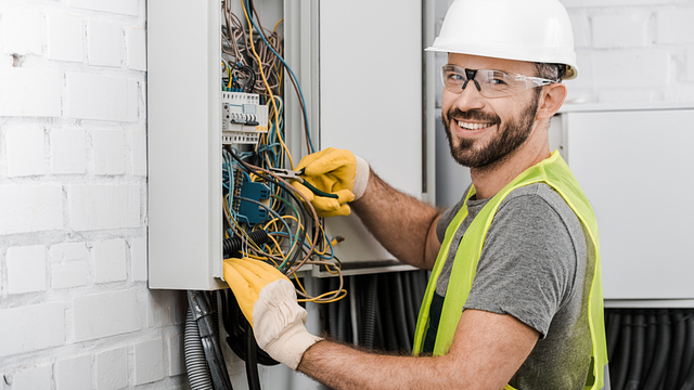 How to Start an Electrician Apprenticeship in Canada (2026 Guide)